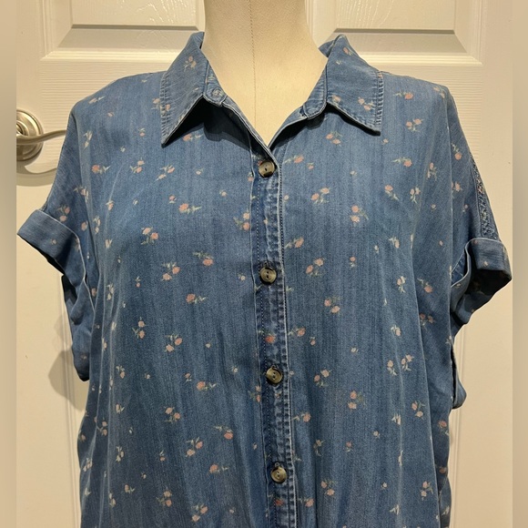 Sanctuary  Soft Denim  Top with Floral Prints size XL - Picture 12 of 12